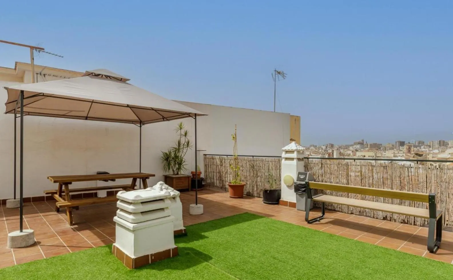 Apartamento Centrico La Merced - Free Parking & Free Gym Malaga Apartment